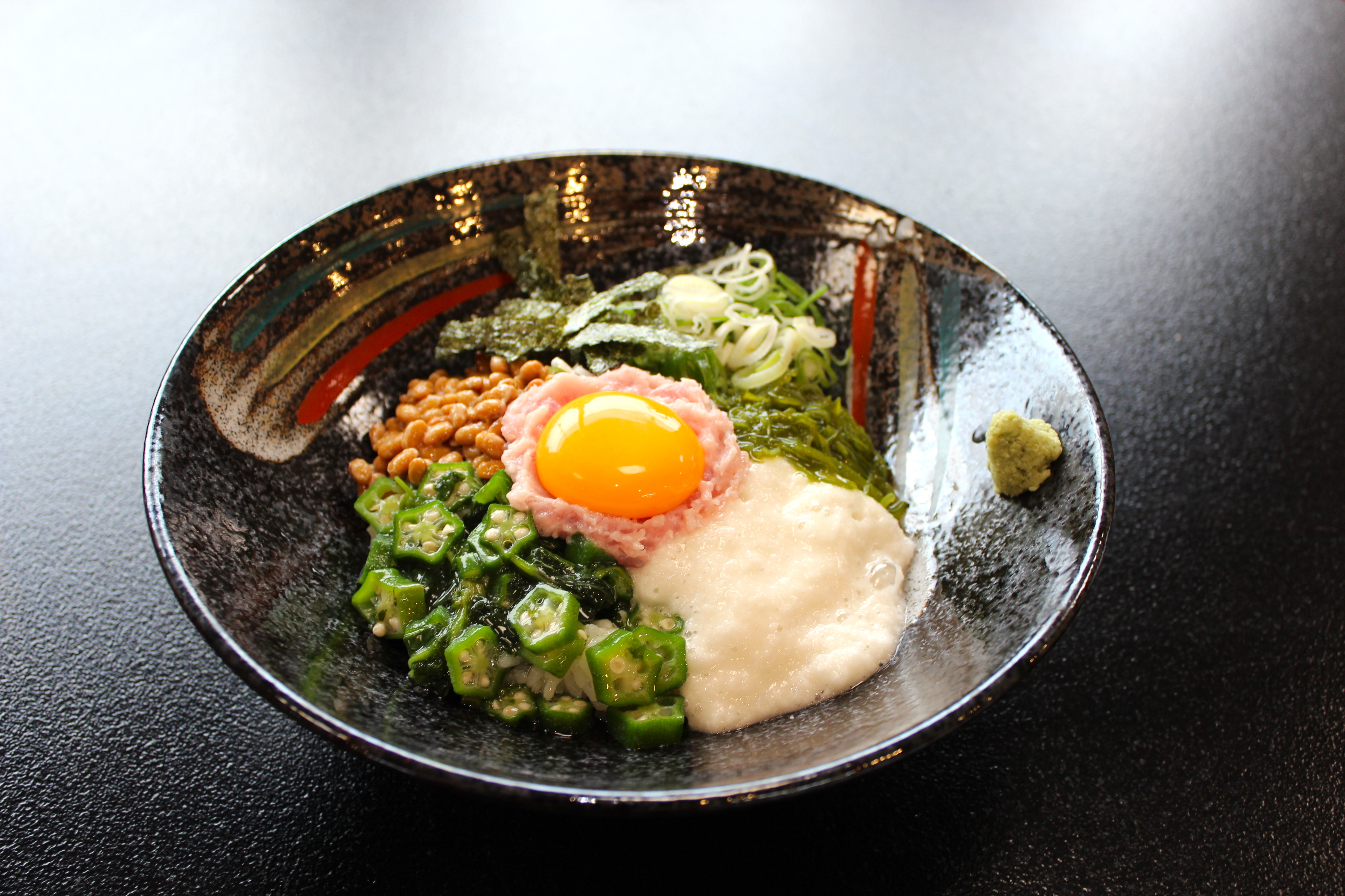 ねばとろ六彩丼